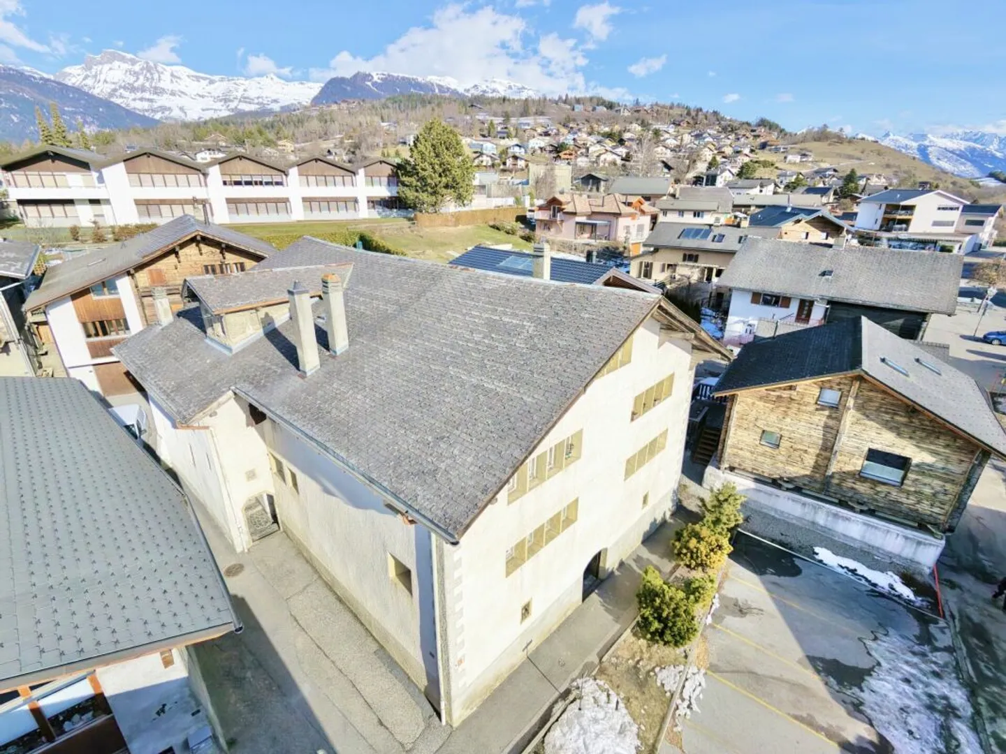 Appartamento di 4,5 locali nel centro di Lens - Foto 1 di 13