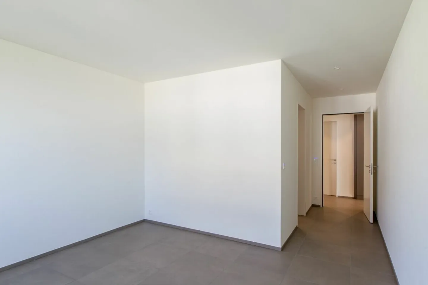 FELDPARK | Exclusive 3.5-room apartment in owner-occupied standard in a central location in Lachen SZ - Photo 11 of 13