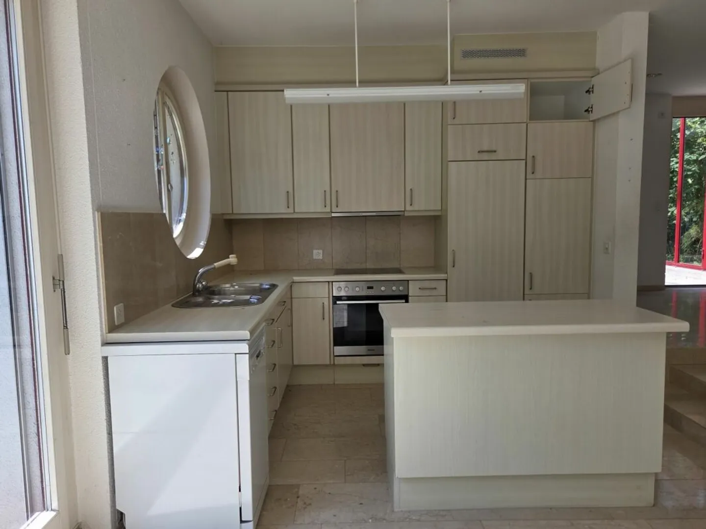 Maison individuelle spacieuse - Photo 3 sur 13