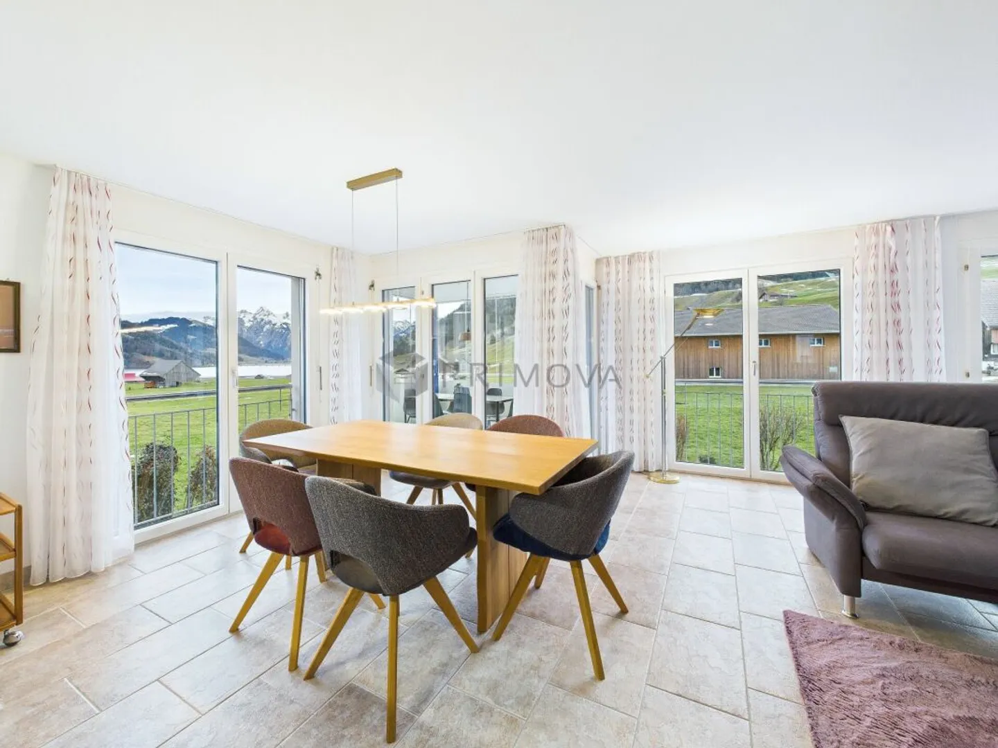 Genung from the fog? Sunny 5.5 room apartment with panoramic view over the Sihlsee. - Photo 4 of 13