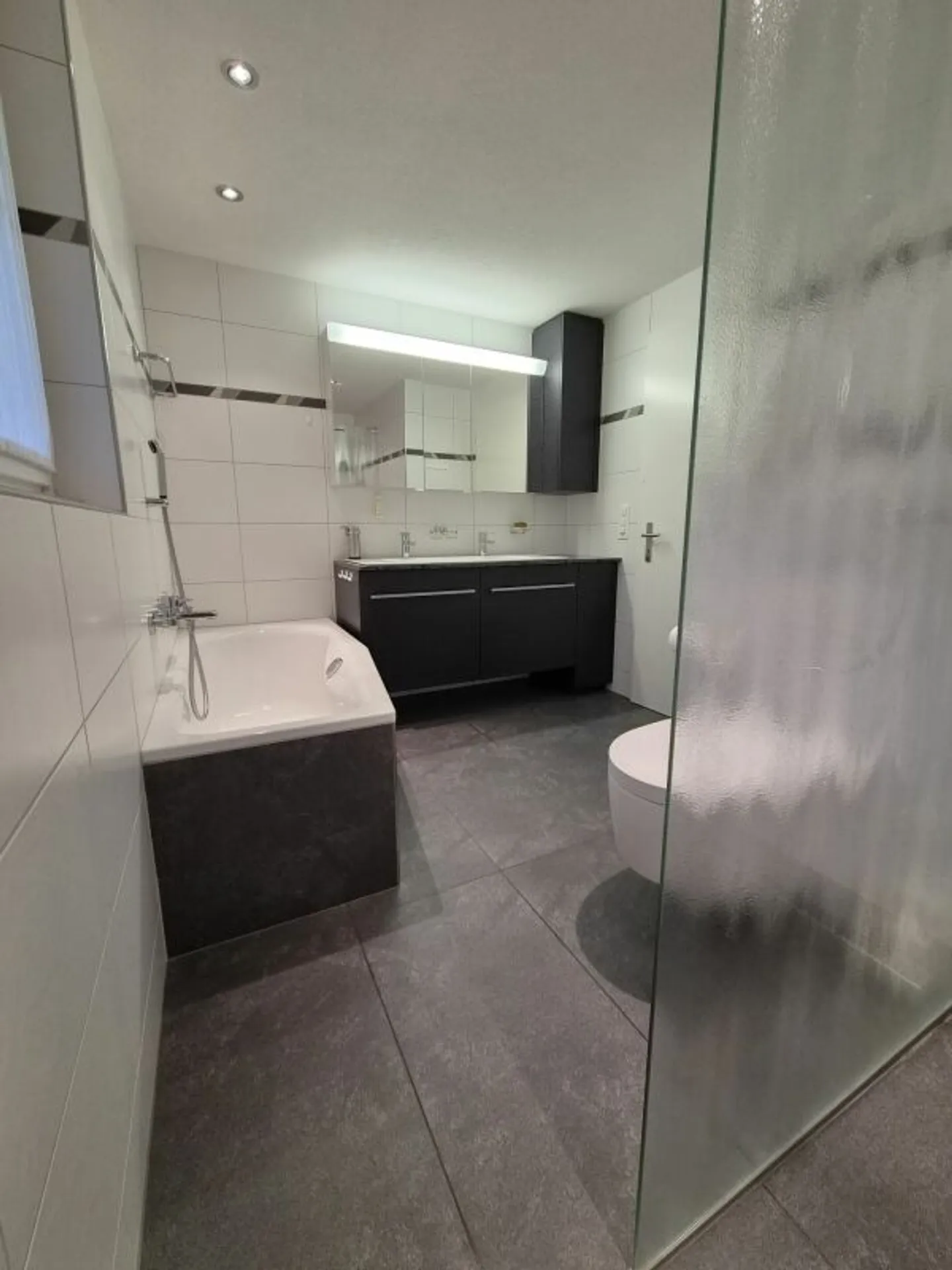 Maison semi-détachée de 7,5 pièces dans un quartier résidentiel calme - Photo 6 sur 7