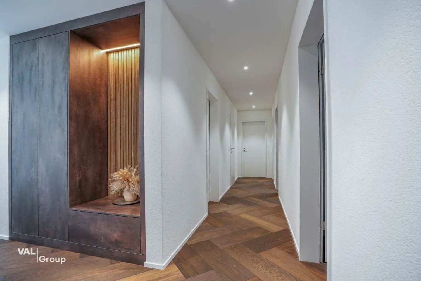 High-quality 5.5-room garden apartment with generous outdoor space in Winkel ZH - Photo 2 of 13