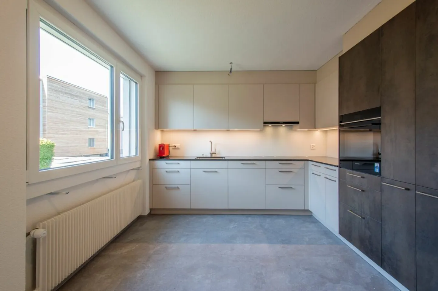 Casa unifamiliare ben tenuta con area esterna - Foto 3 di 13