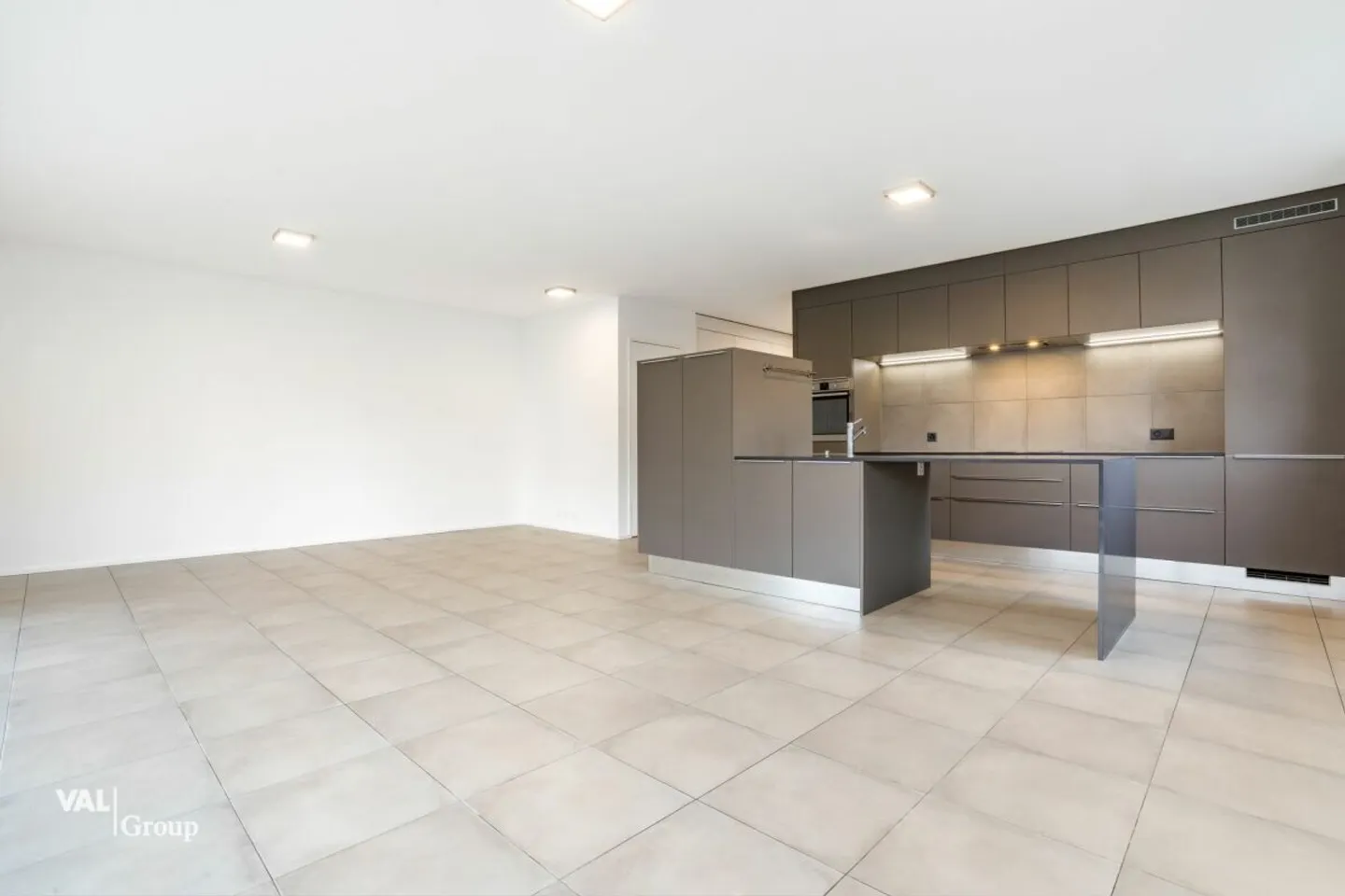 Appartement Contemporain avec Balcon - Photo 2 sur 13