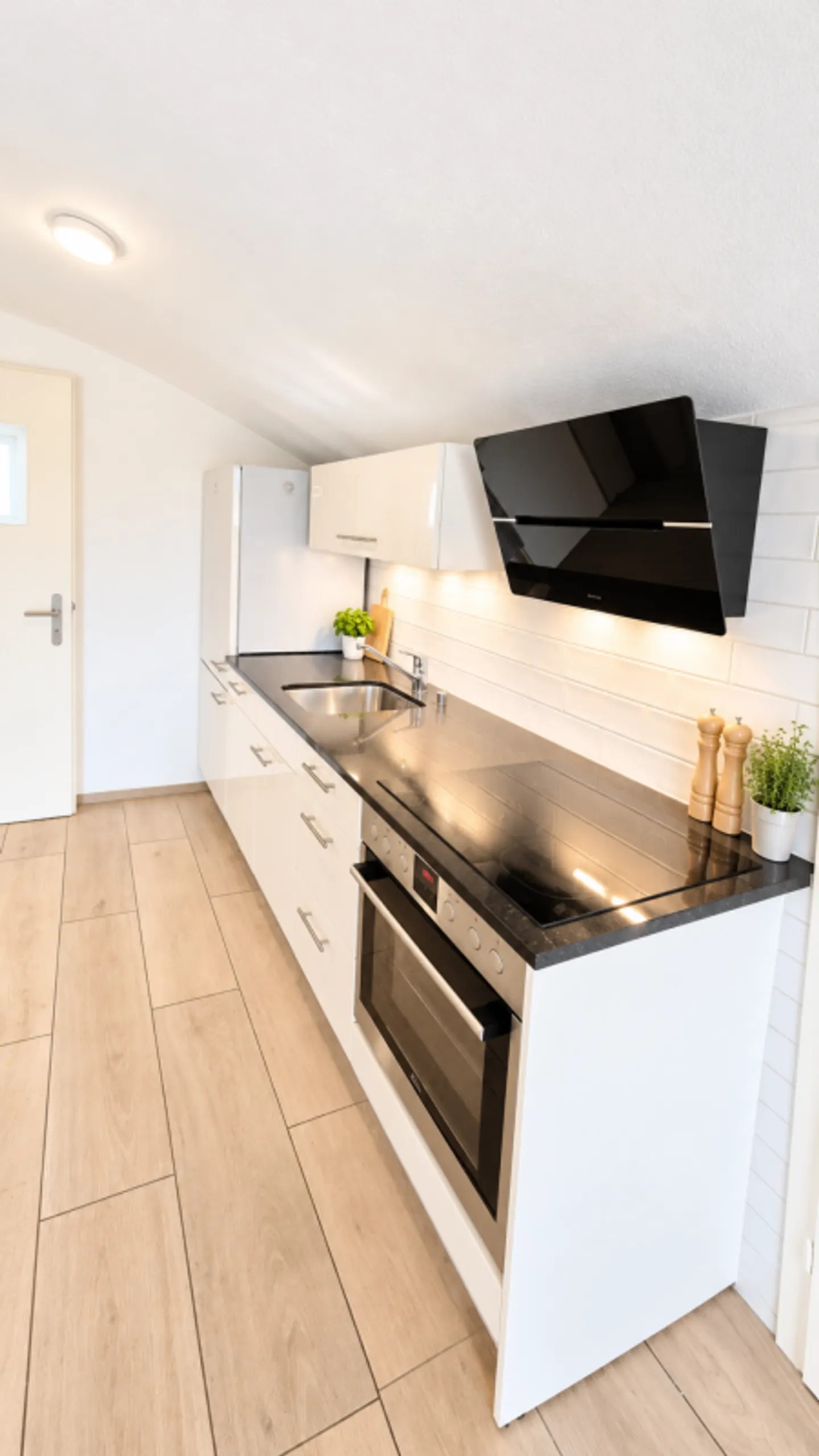 APPARTAMENTO 1.5 STANZE RINNOVATO E MODERNO! - Foto 2 di 7