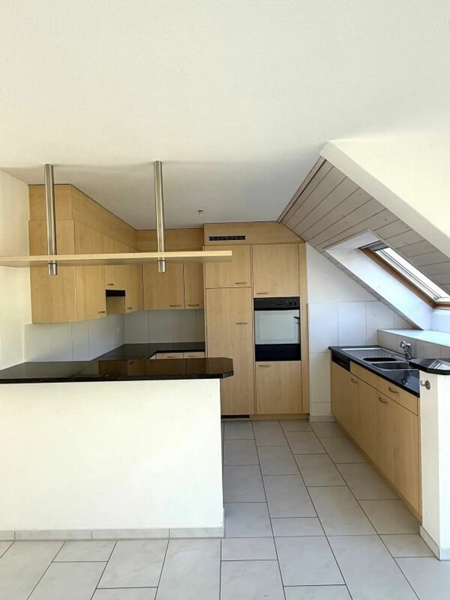 Appartamento duplex di 4,5 stanze in una posizione tranquilla e centrale - Foto 3 di 13