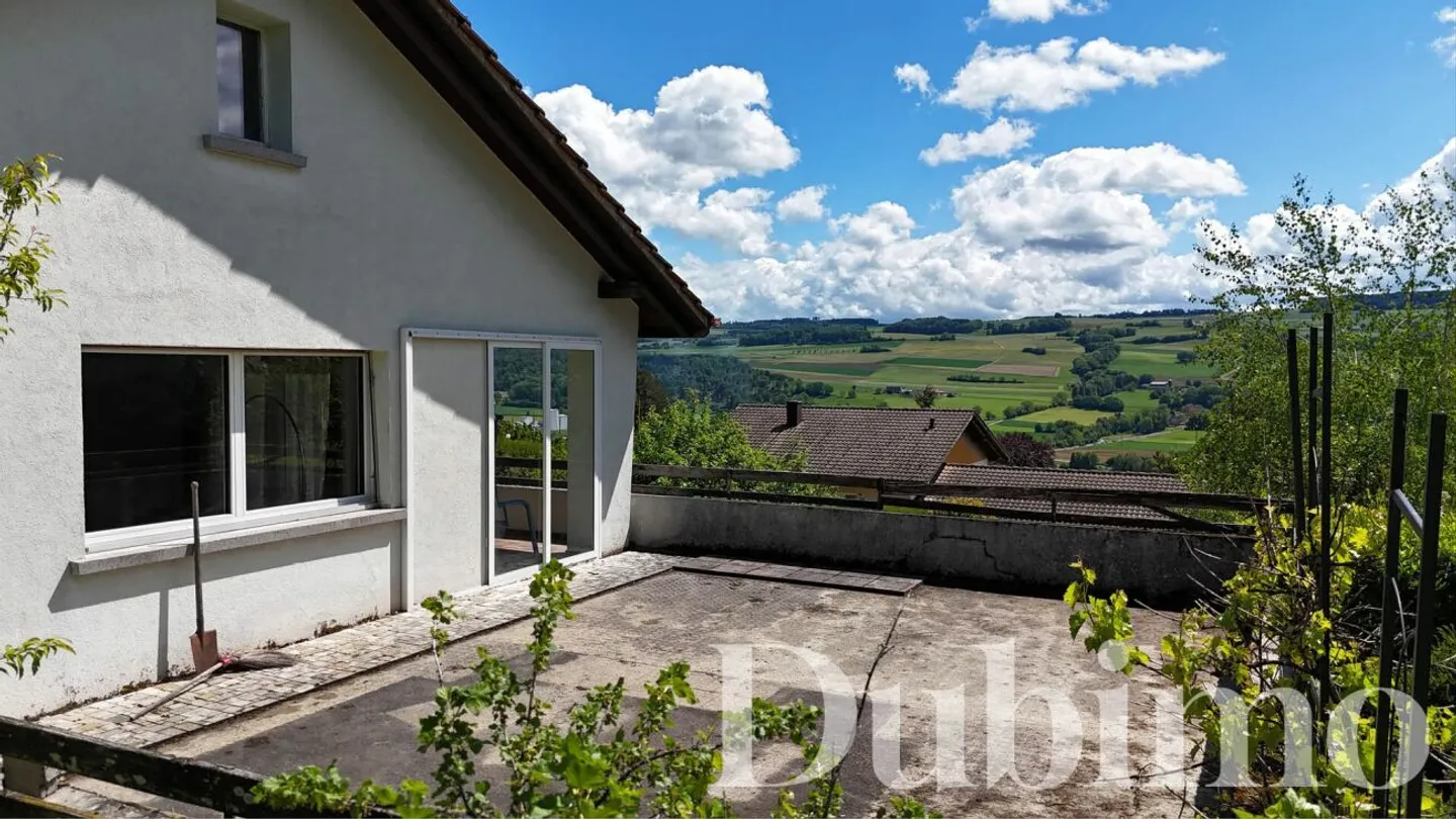 6-Room House with High Expansion Potential - Photo 11 of 13