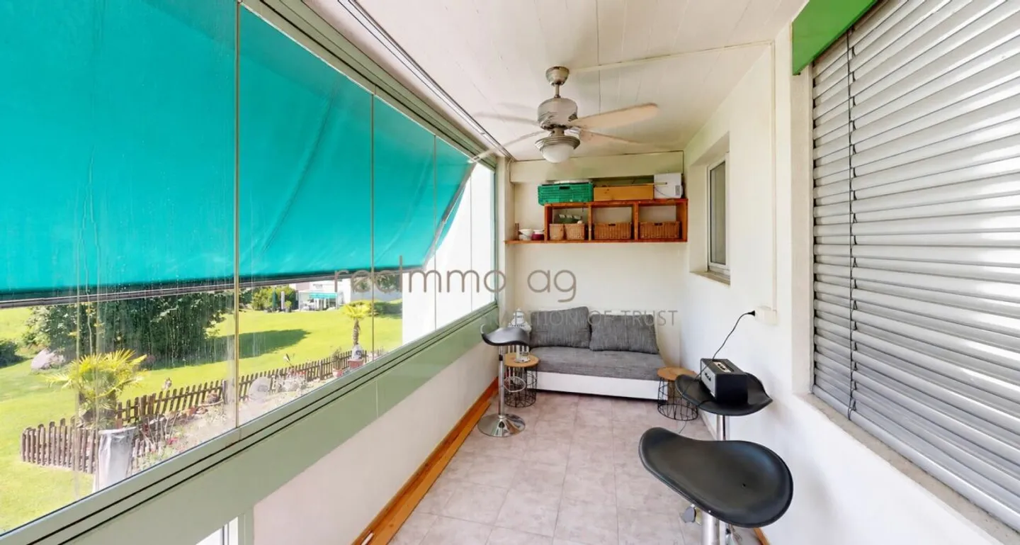 Well-maintained 3.5-room apartment with glazed balcony and panoramic view - Photo 7 of 9