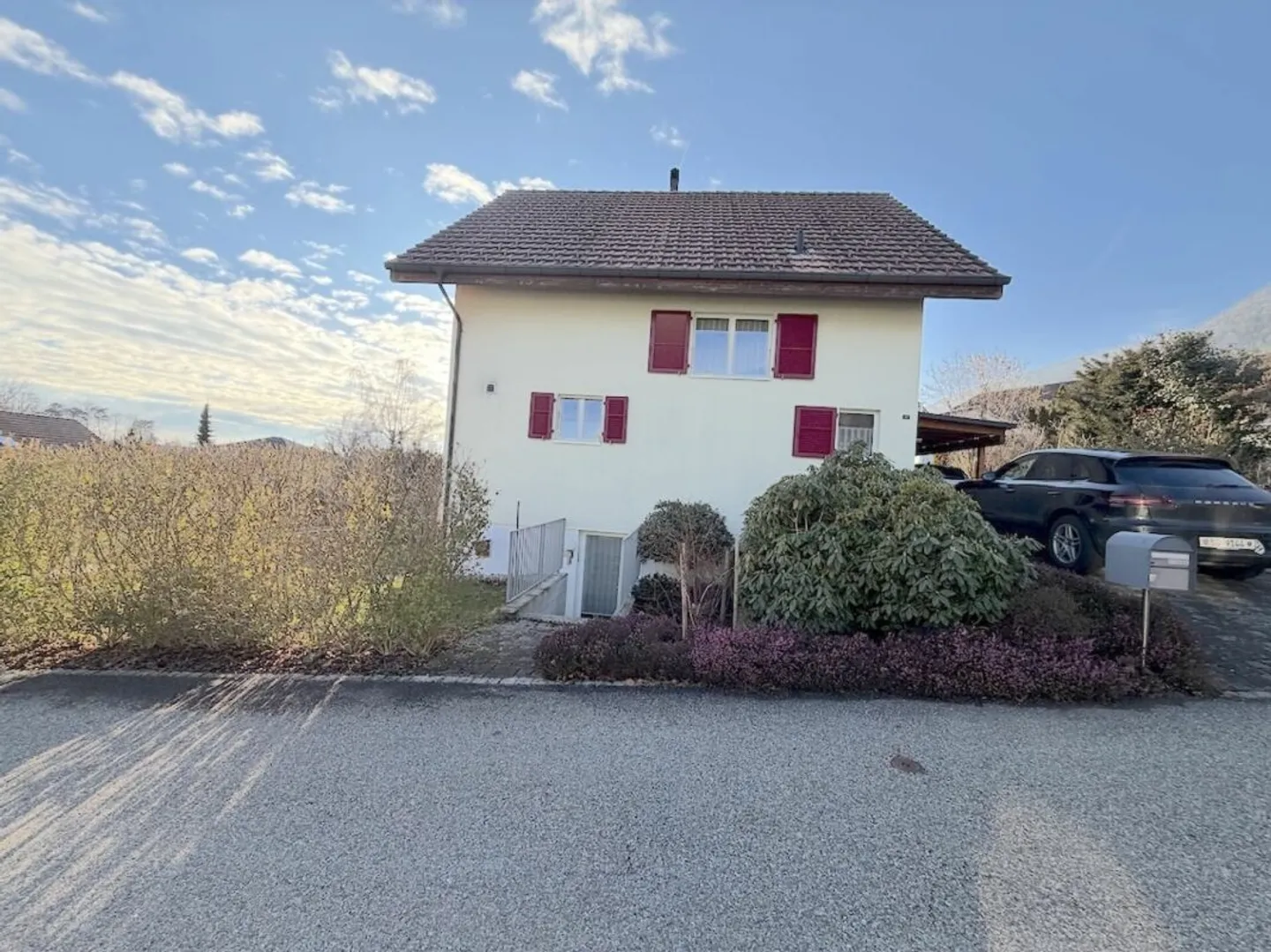 Single-family house with separate entrance and office with toilet. - Photo 3 of 13