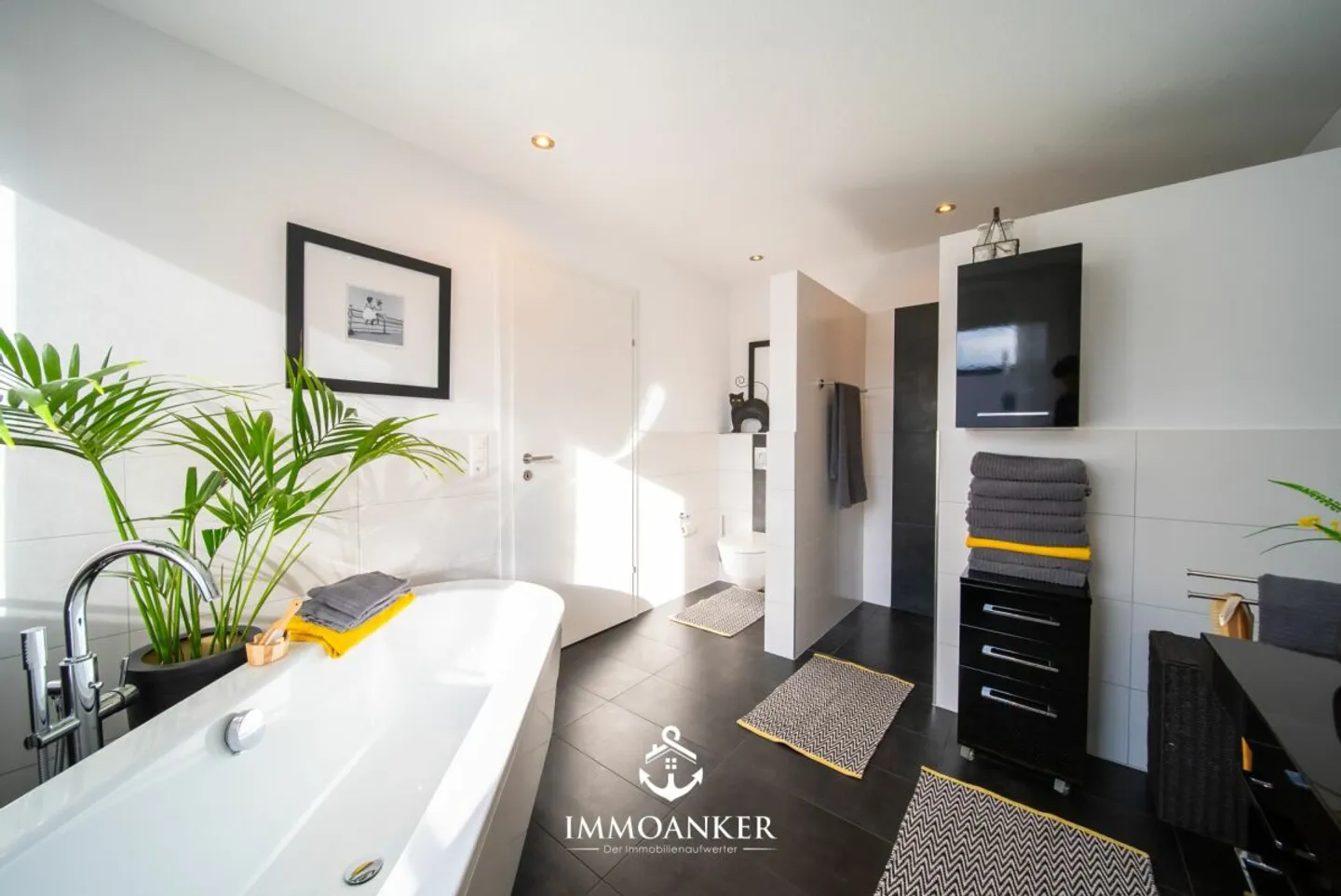 Stilvolles Einfamilienhaus mit Pool - Foto 9 von 12