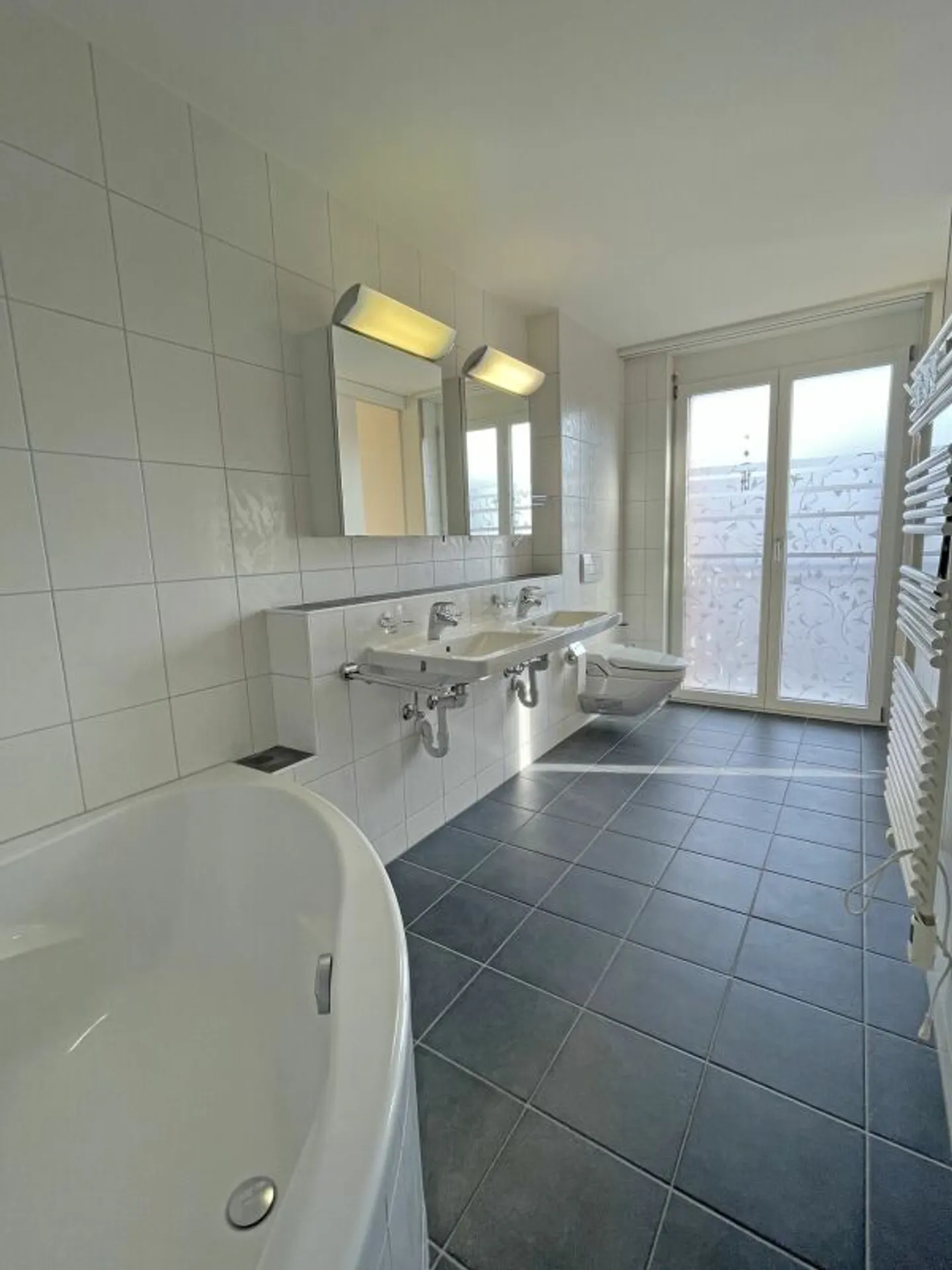 Vie spacieuse dans un emplacement ensoleillé en ville - Photo 8 sur 13