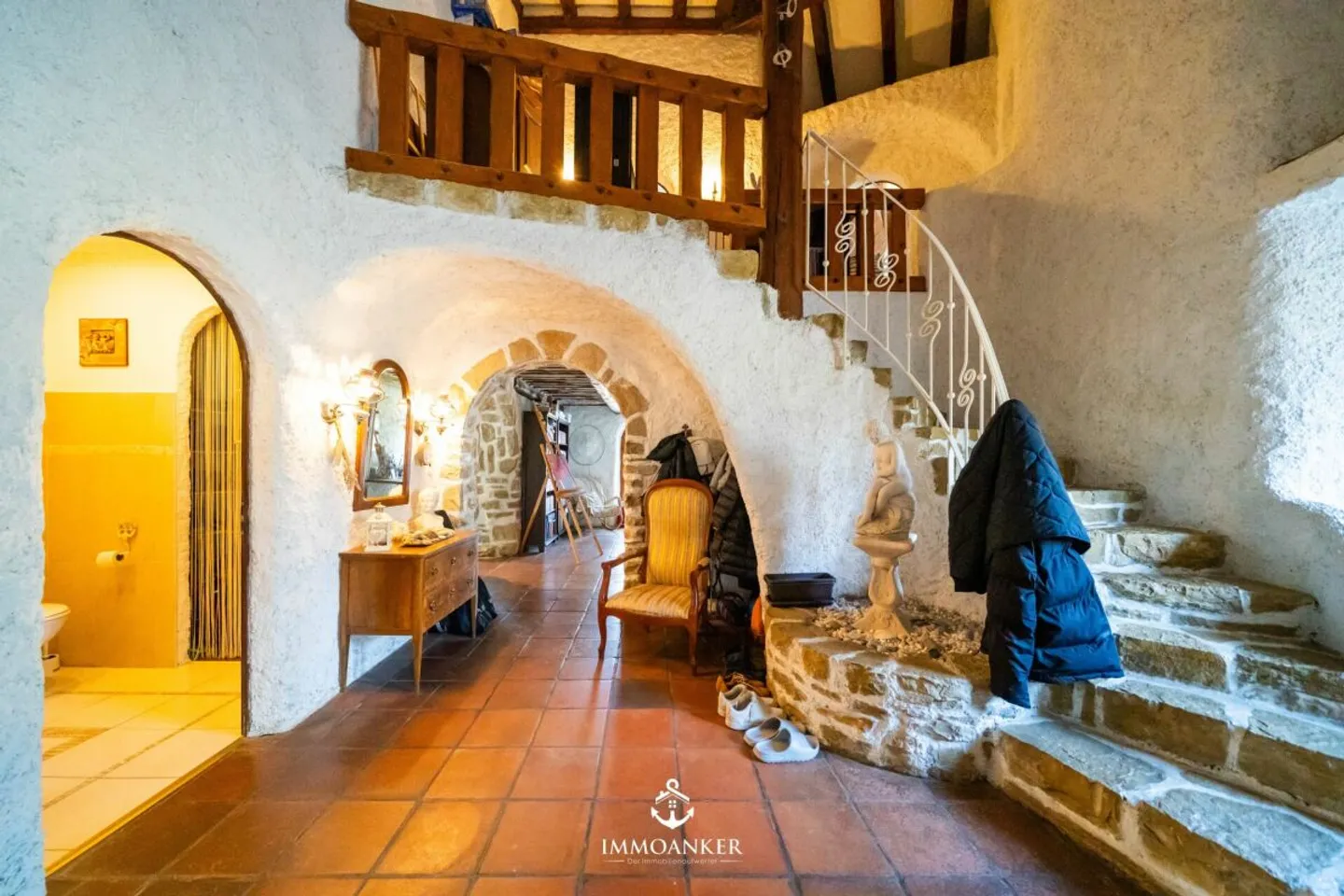 Grosszügiges Einfamilienhaus mit Pool - Foto 5 von 13