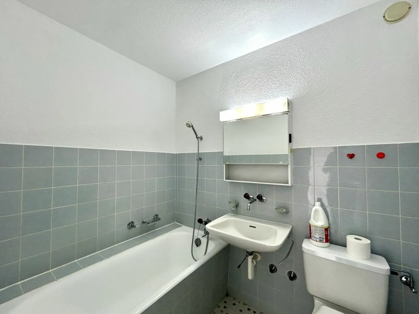 5.5-Room Apartment with Potential for Individual Design in Rüfenacht! - Photo 8 of 11