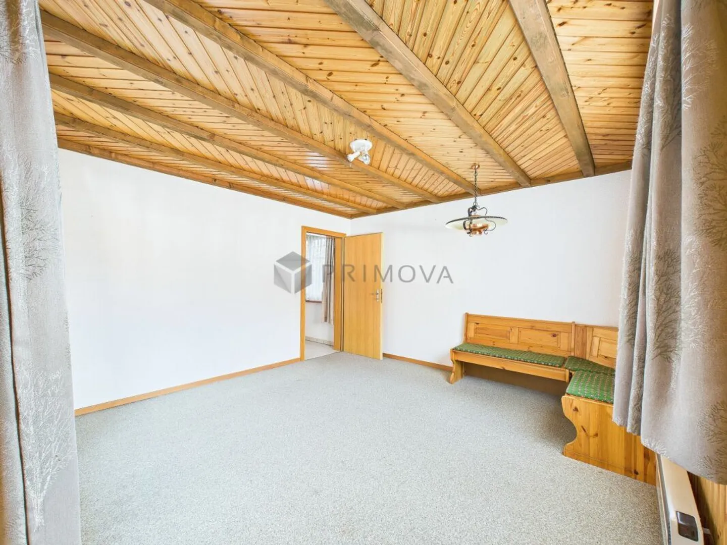 Row House Awaits a Makeover - Renovation Project in Mollis for Creatives - Photo 7 of 13