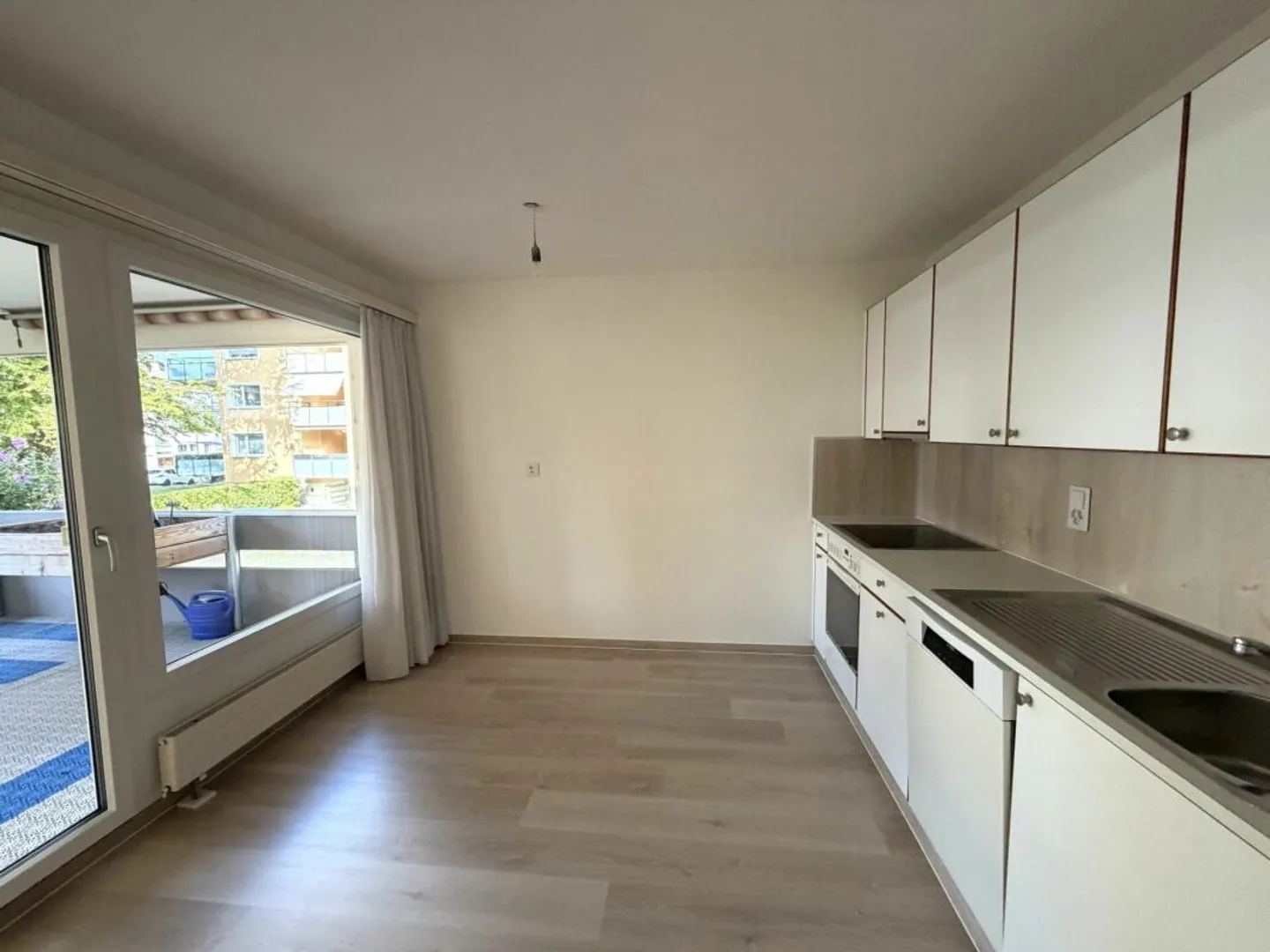 Cozy 3.5-room ground floor apartment with two balconies in a central location - Photo 7 of 13