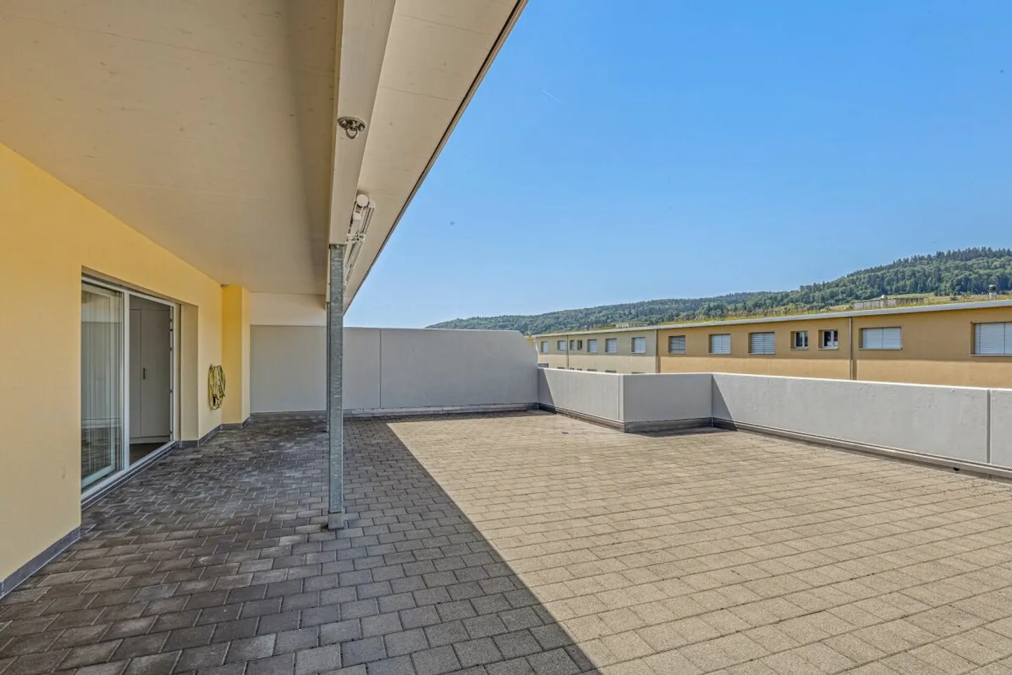 Attique lumineuse avec terrasse - Photo 10 sur 12