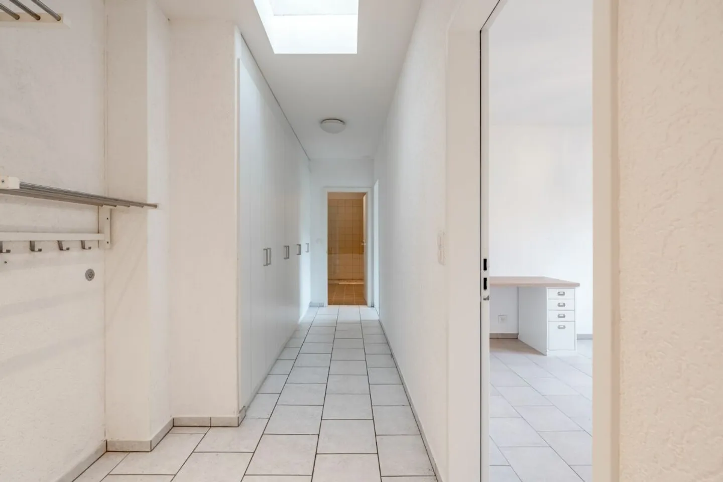 Appartamento familiare Zunzger a prezzi accessibili con 5,5 stanze e 135 m² di superficie abitabile netta / incl. garage e grande cantina - CHF 652'000.- - Foto 5 di 9