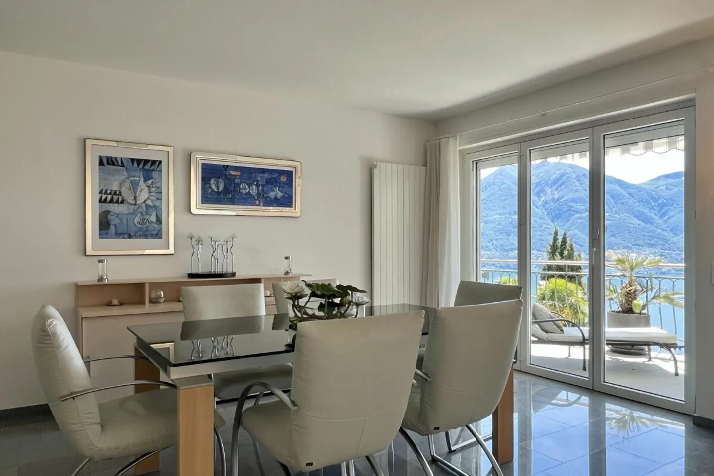 POSIZIONE TOP con vista lago a 180° - Appartamento esclusivo con area ospiti separata e piscina comune - Foto 5 di 13