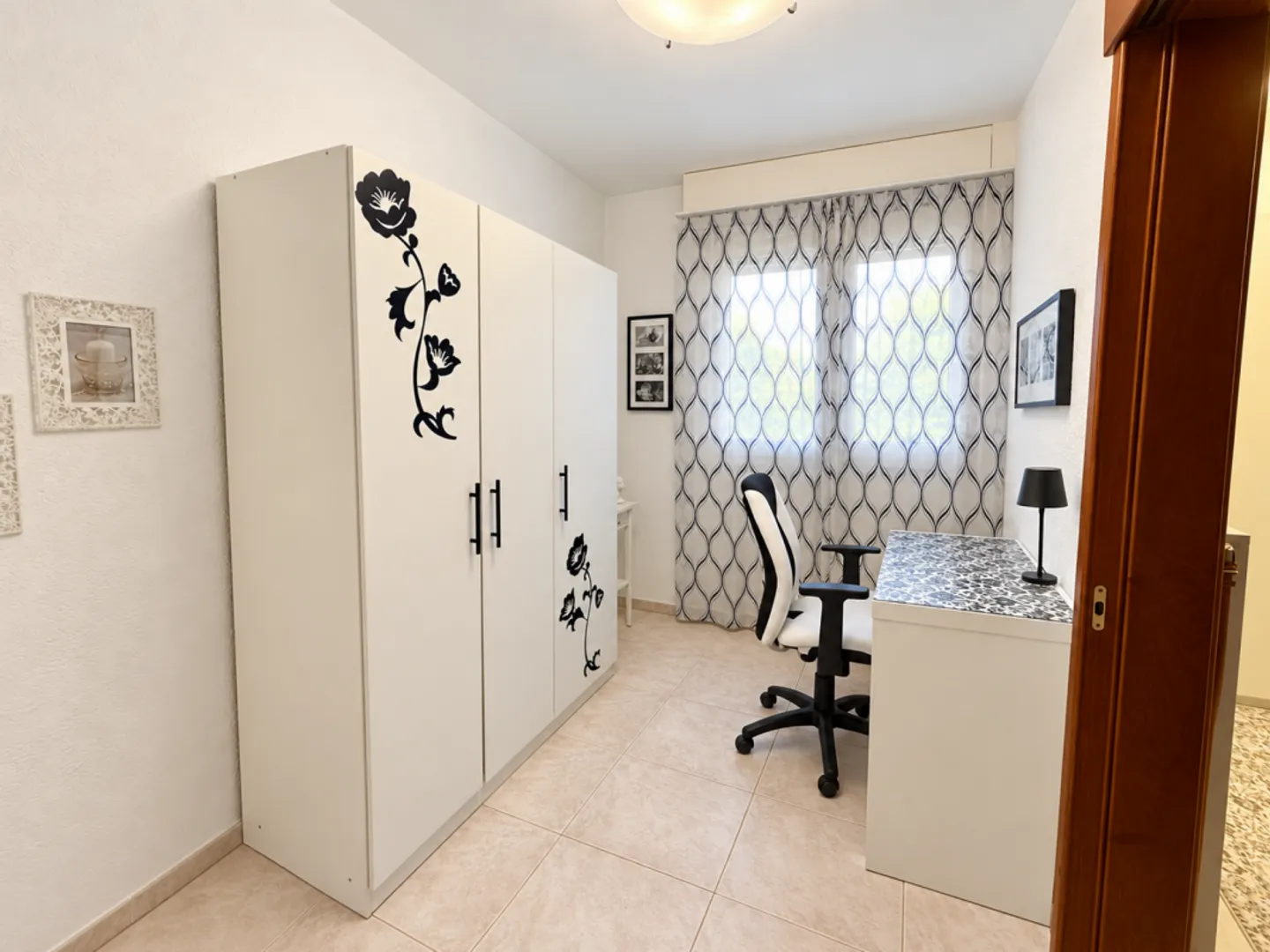 Spacious Duplex Apartment with Terrace - Photo 6 of 13