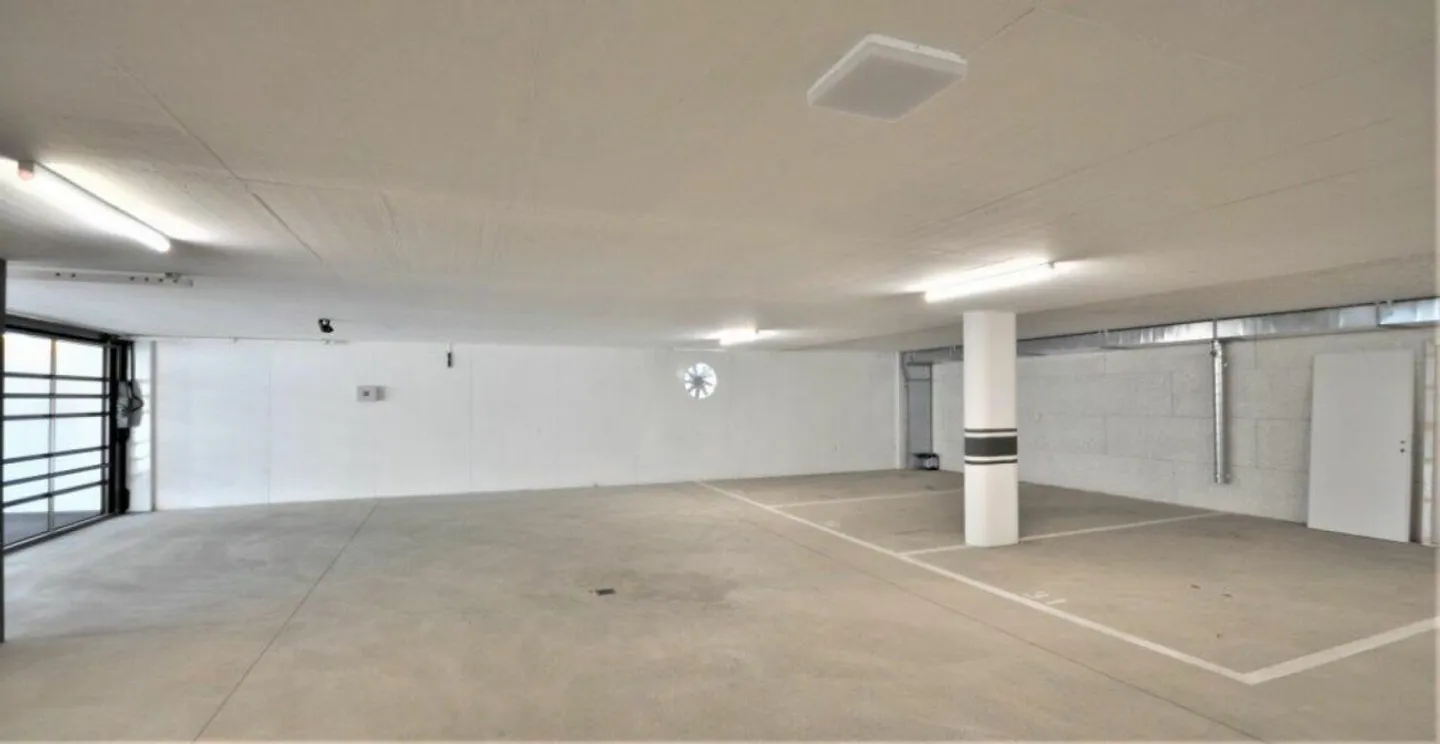 For sale 12 parking spaces in a garage in Minusio - Photo 1 of 2