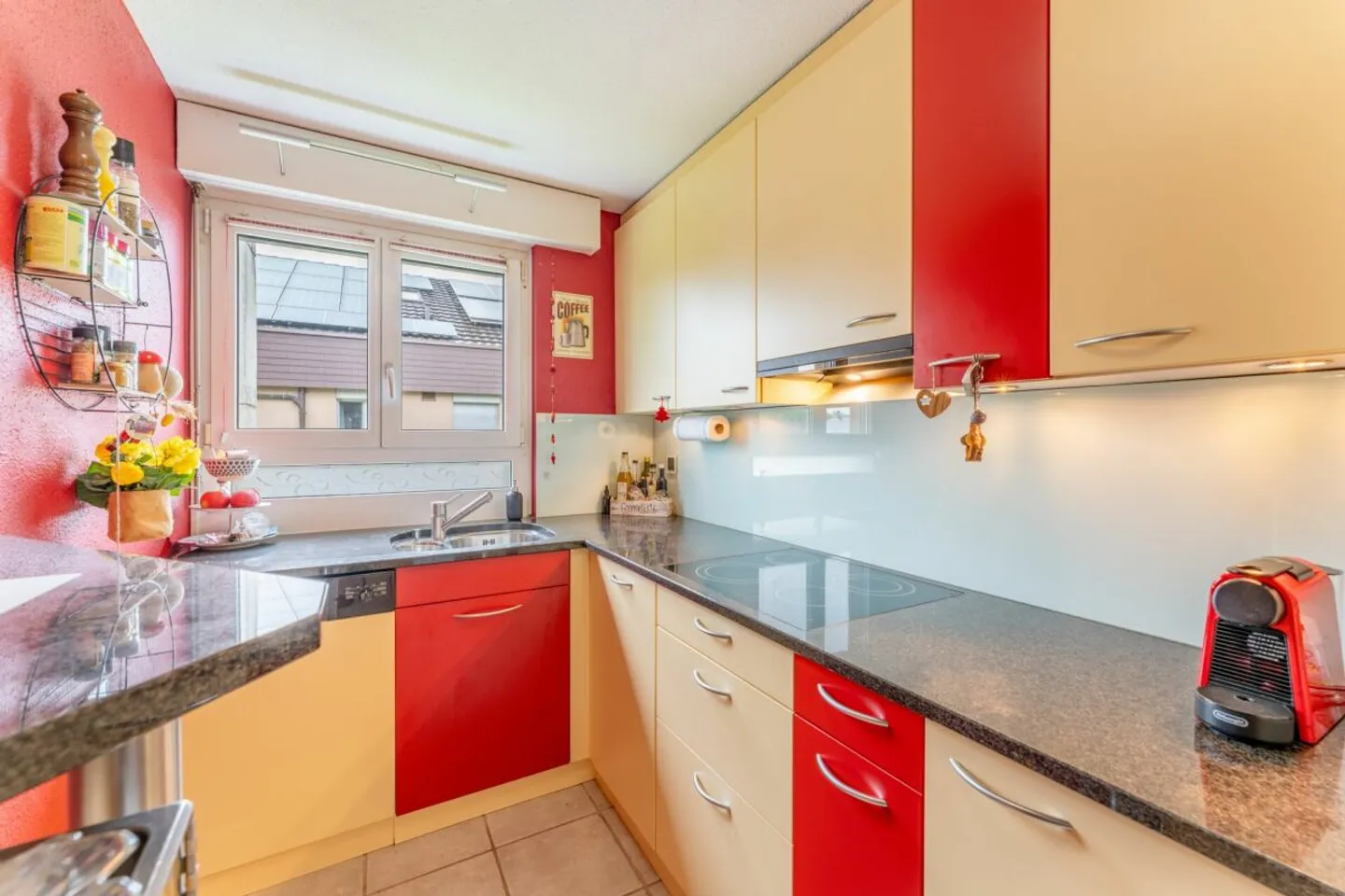 Four spacious rooms at a great price! - Photo 5 of 5