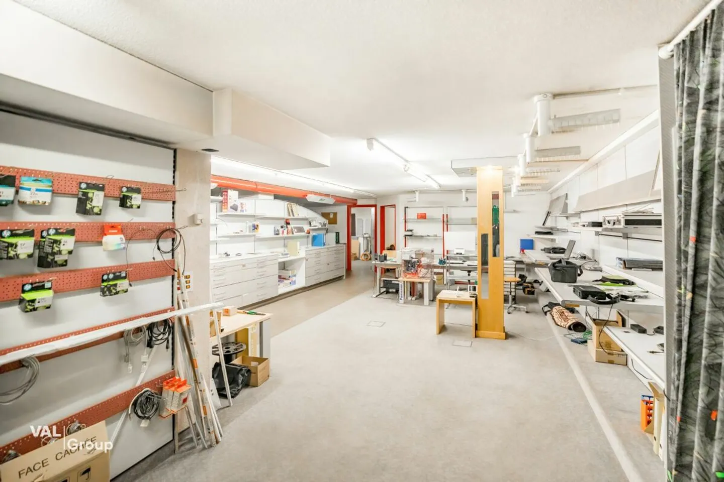 Attractive ground floor/basement property in a prime central location in Visp - Photo 3 of 11