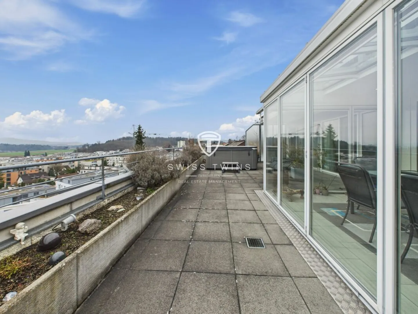 Appartement en duplex de 5½ pièces avec vue panoramique et sur les montagnes - Photo 1 sur 13