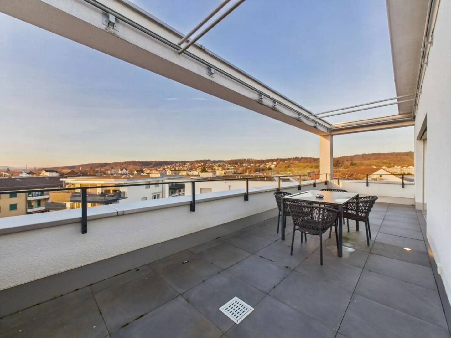 Esclusivo appartamento attico di 4,5 locali con top design interno nel centro di Kloten - Foto 8 di 13