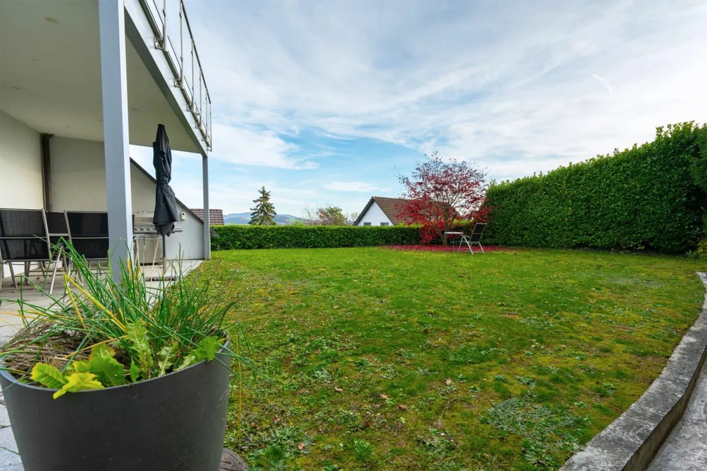 Exklusive Familienhaus mit Garten - Foto 2 von 11