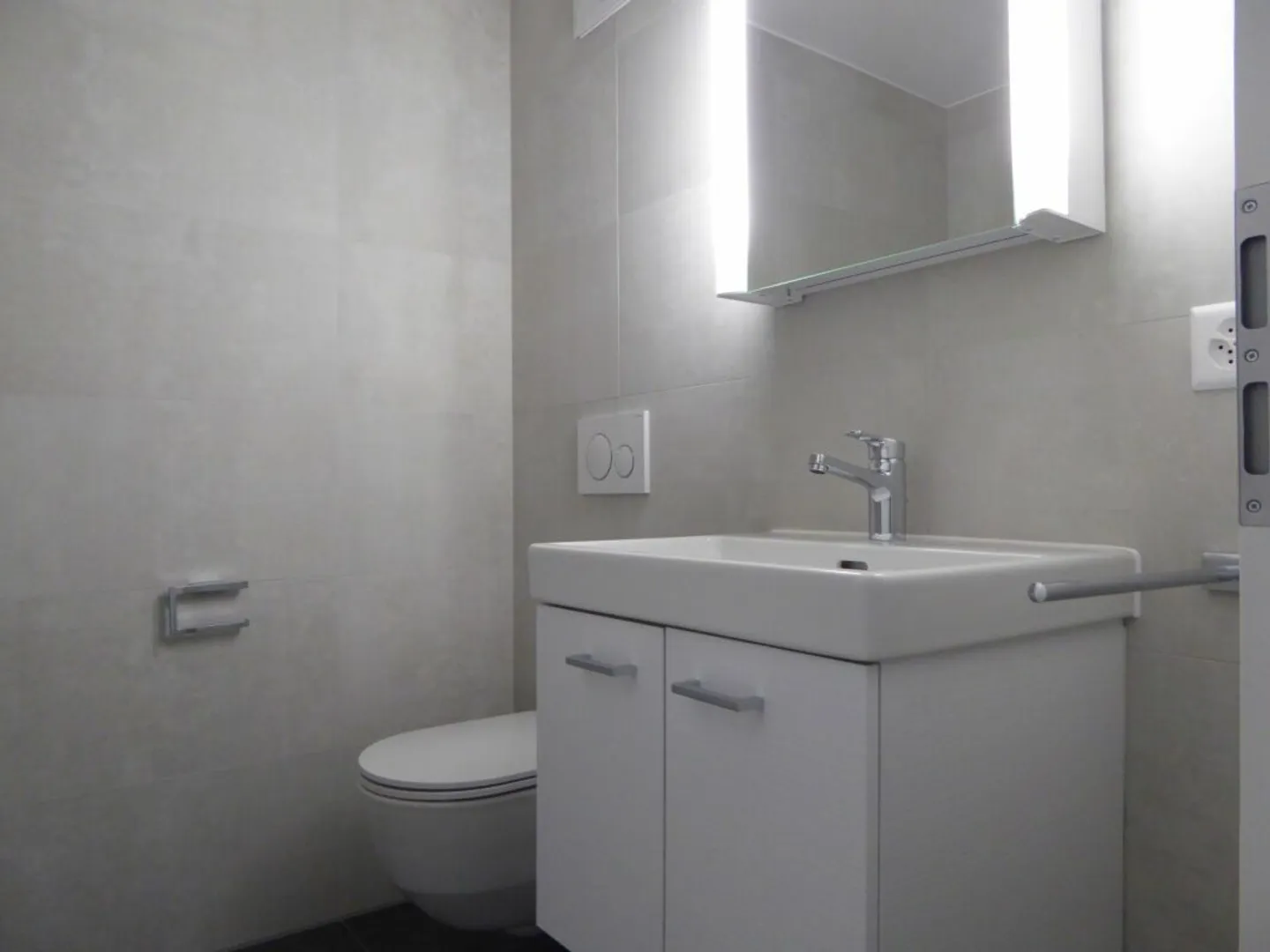 IN THE HEART OF THE CITY - Photo 11 of 12