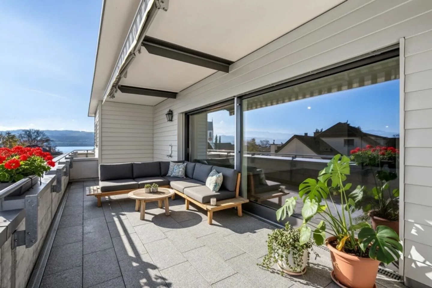 PREMIÈRE UTILISATION APRÈS RÉNOVATION COMPLÈTE DANS UN EMPLACEMENT CENTRAL À MEILEN - APPARTEMENT EN ATTIQUE PROCHE DU LAC DE ZURICH - Photo 7 sur 8