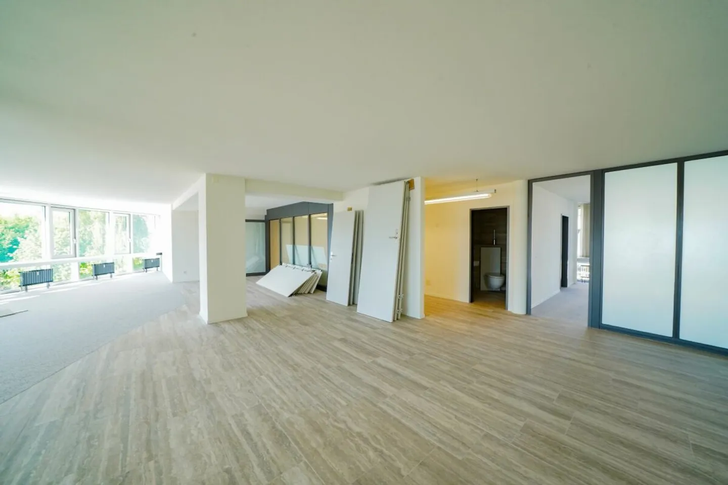 Moderne und lichtdurchflutete Büroräumlichkeiten am Sonnenplatz 1 in Emmenbrücke - Foto 5 von 10