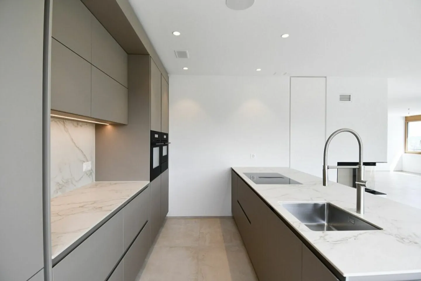 Exklusives Terrassenhaus mit Ausblick - Foto 4 von 12