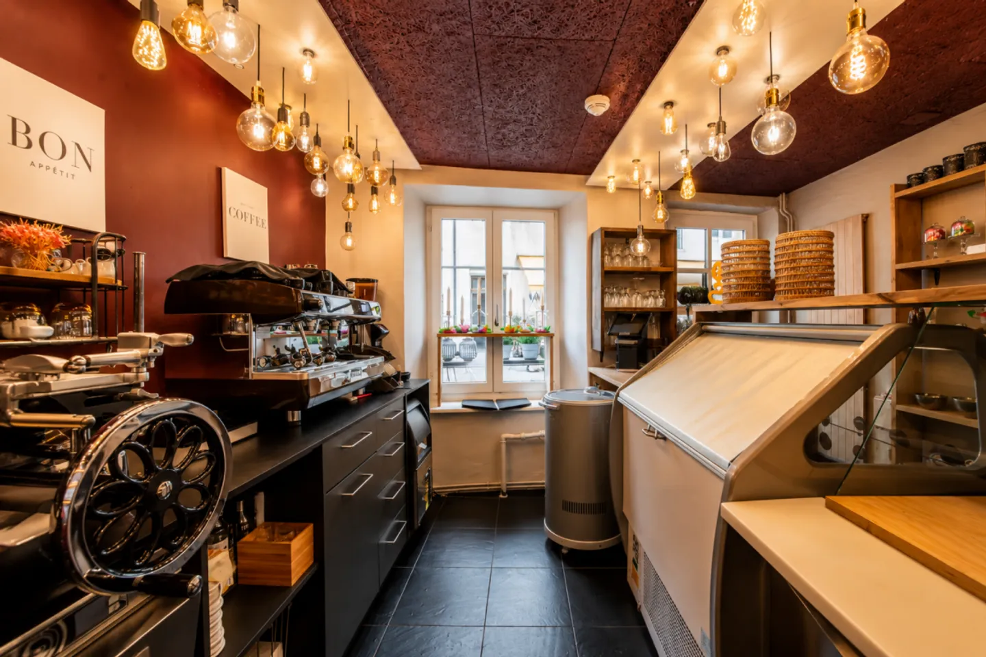Living and Working in the Heart of Stein am Rhein - Historic Old Town House with Gastronomy Area and Walk-in Customers - Photo 8 of 13