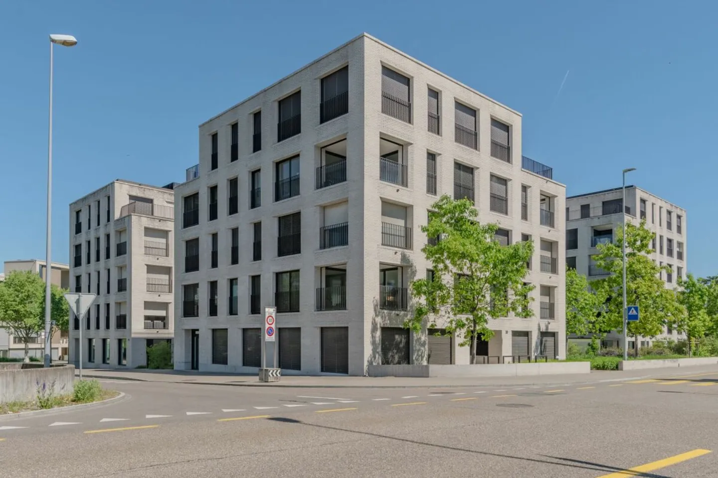 Spazi per uffici moderni nell'edificio Max Dudler a Rheinfelden (AG) - Foto 5 di 13