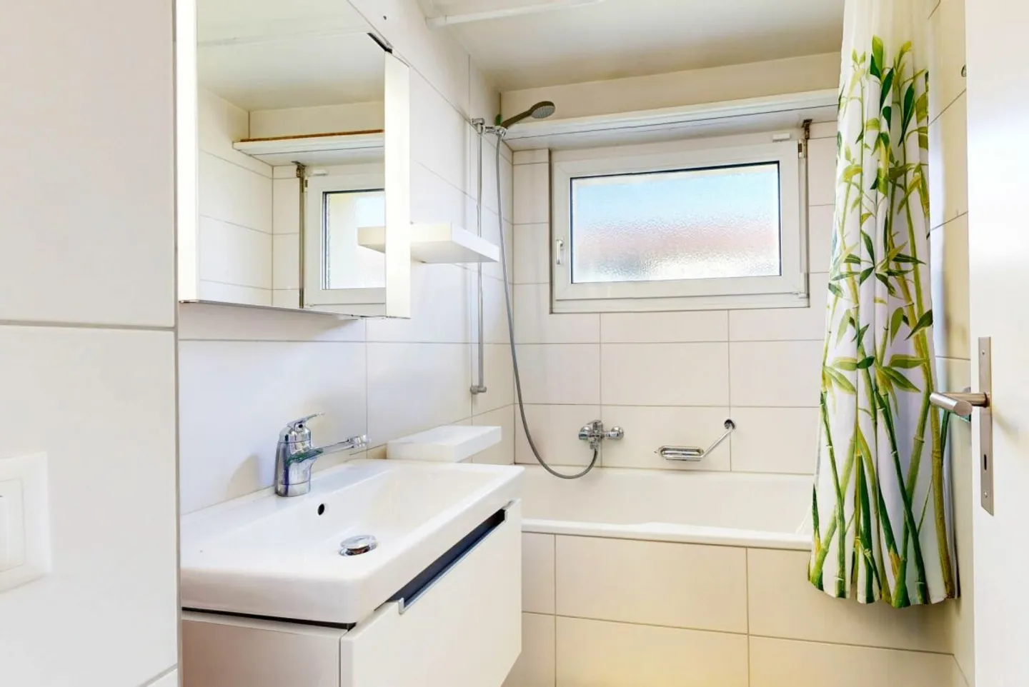 Appartement bien entretenu avec balcon, cave, grenier et place de parking - Photo 9 sur 13