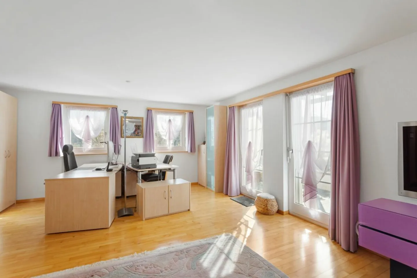 Well-maintained end-of-terrace house with a view of greenery - Photo 9 of 13