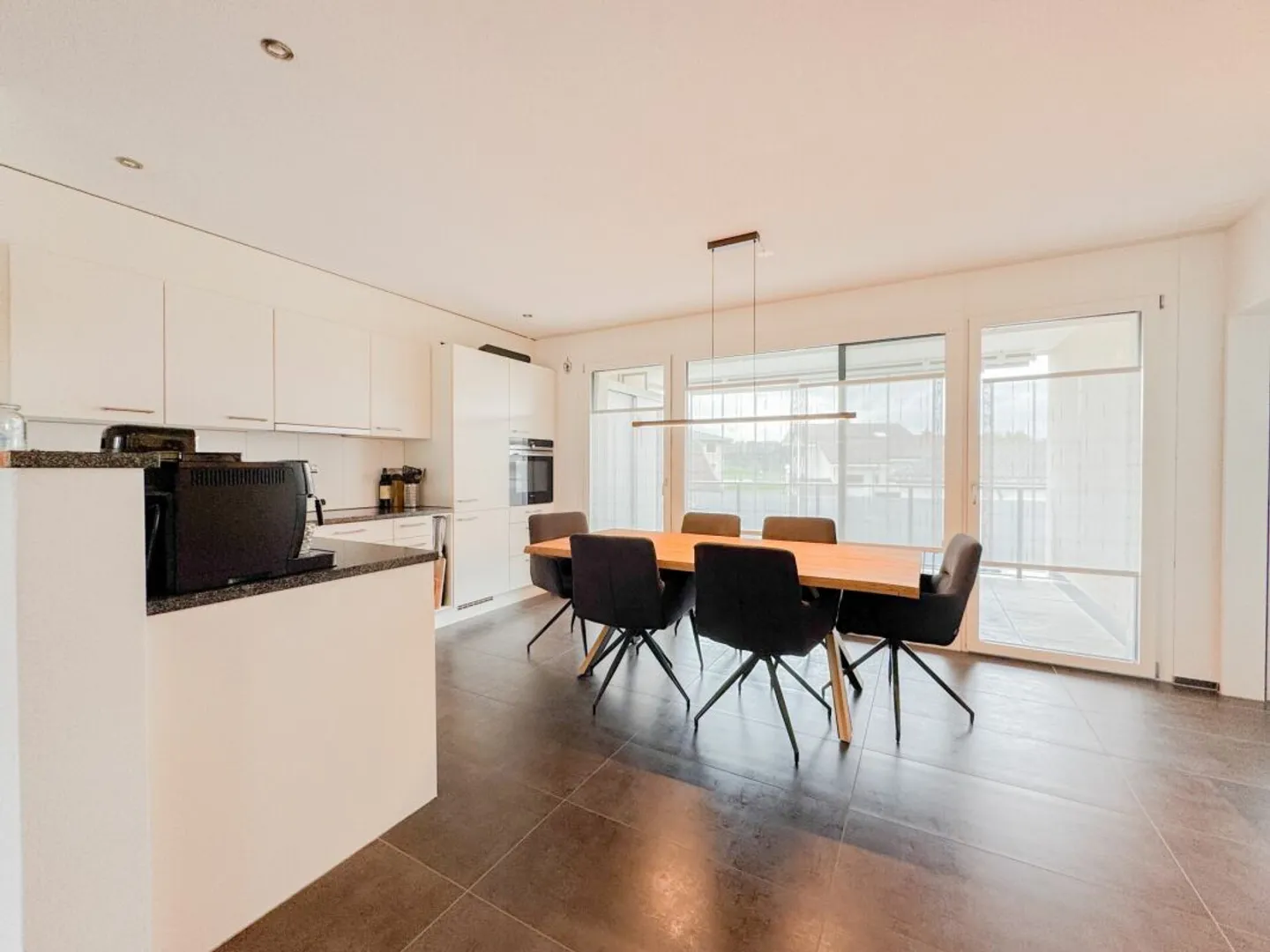 Appartamento moderno e affascinante con 3,5 stanze in un contesto rurale - Foto 3 di 10