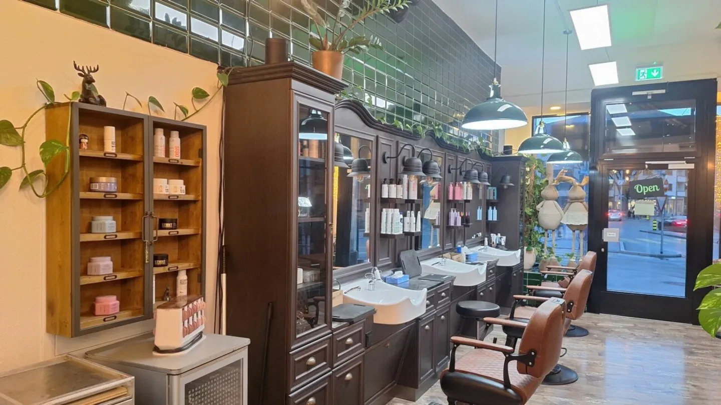 Parrucchiere e Barbershop subito pronti in posizione centrale - Foto 10 di 13