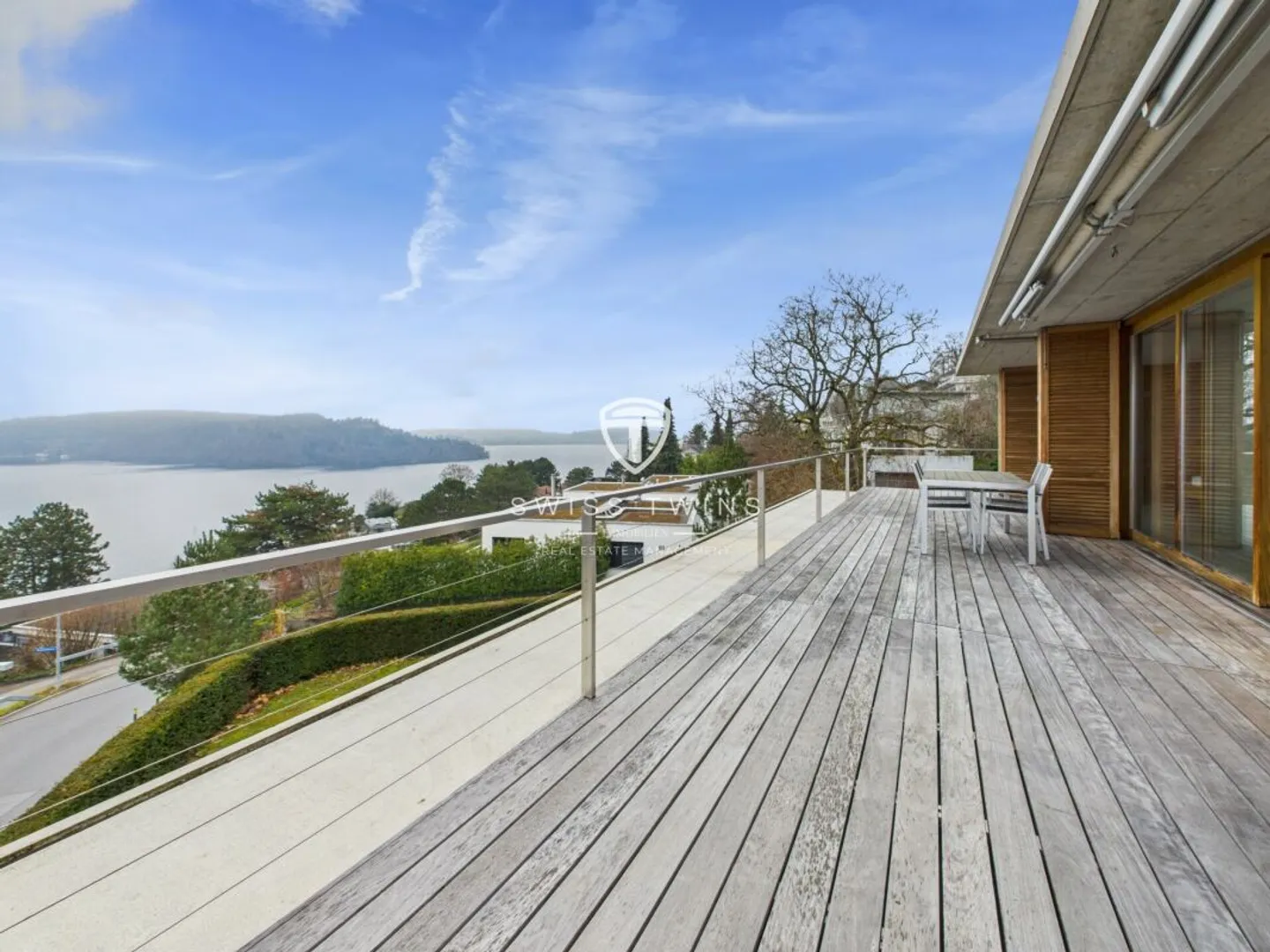 Exclusive 4.5-Room Luxury Apartment with Lake View - Photo 1 of 13