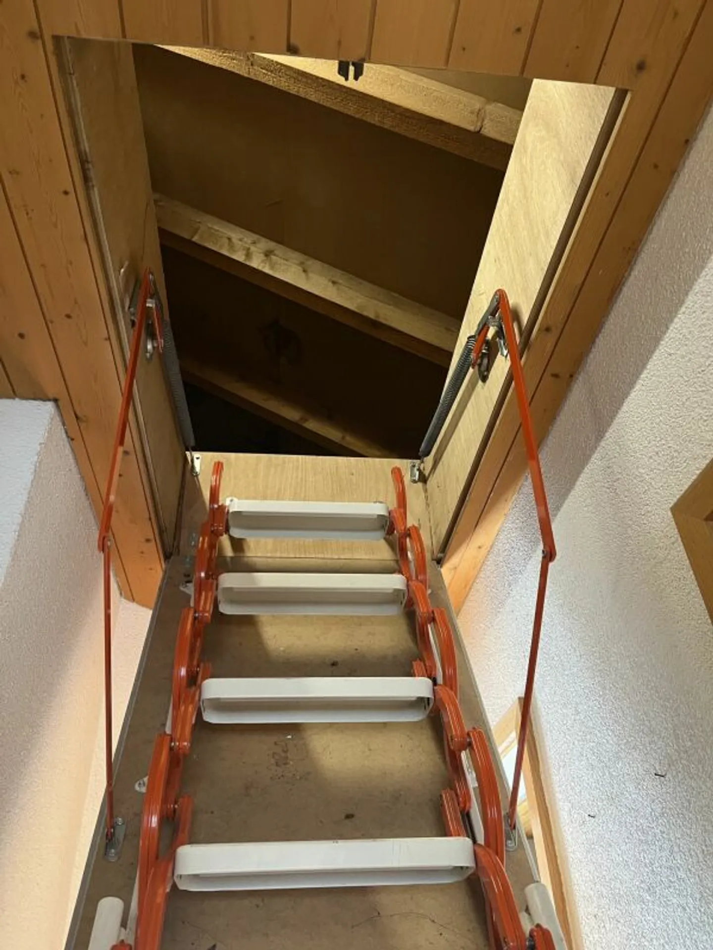 Charming semi-detached house with large garden and plenty of potential in a quiet location in Bözen - Photo 4 of 13