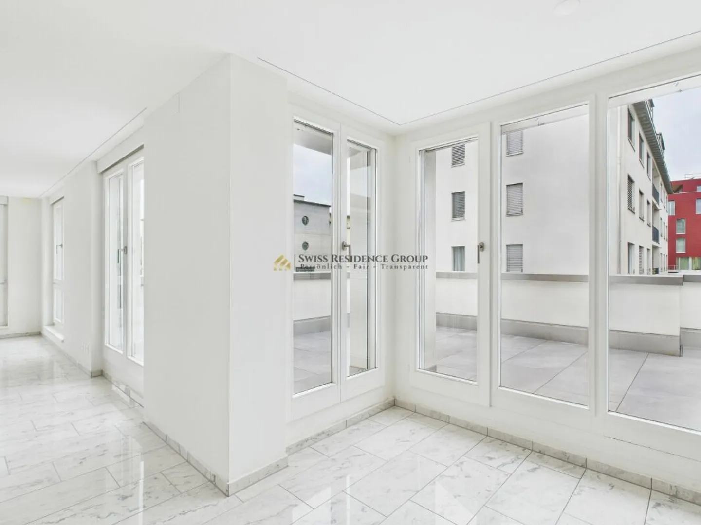 Elegante appartamento di 3.5 locali con cucina di design, pavimento in marmo &amp; due bagni - Foto 11 di 12