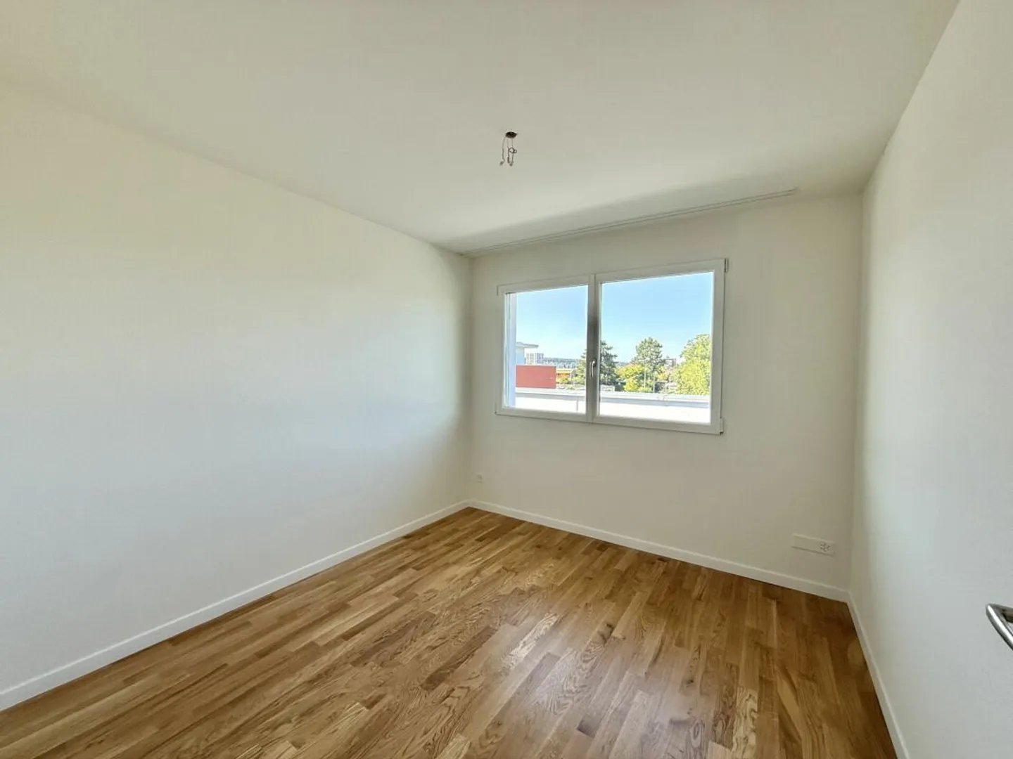 Ready for immediate occupancy - bright penthouse apartment in Aesch BL - Photo 6 of 13