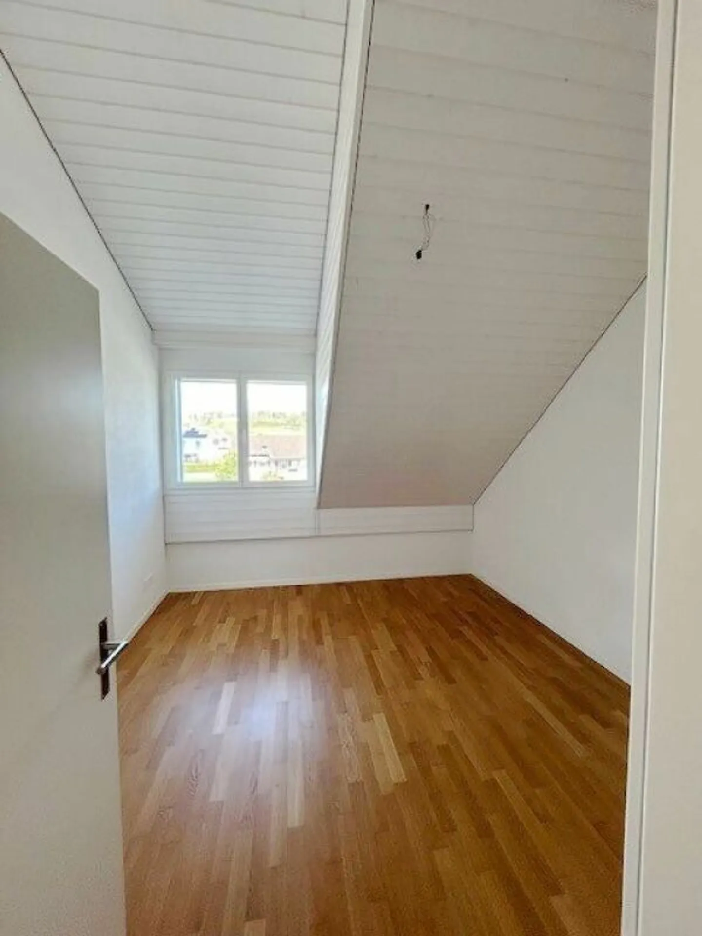 Appartement en duplex moderne de 4,5 pièces avec galerie, deux salles de bains et balcon ensoleillé - Photo 5 sur 11