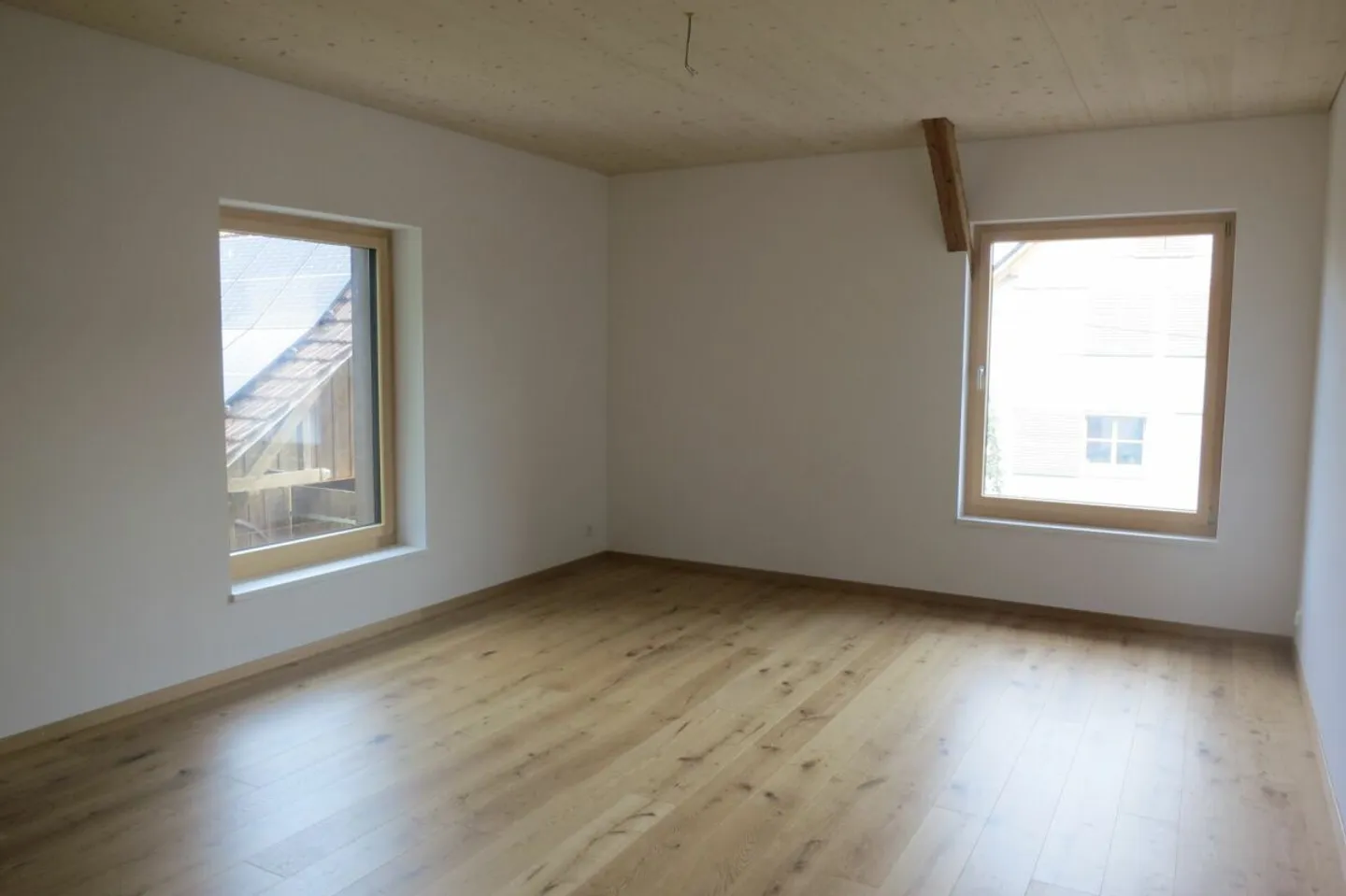 Einzigartiges Wohnambiente - 2½ Zimmer mit Holzelementen und Loggia - Photo 3 sur 7