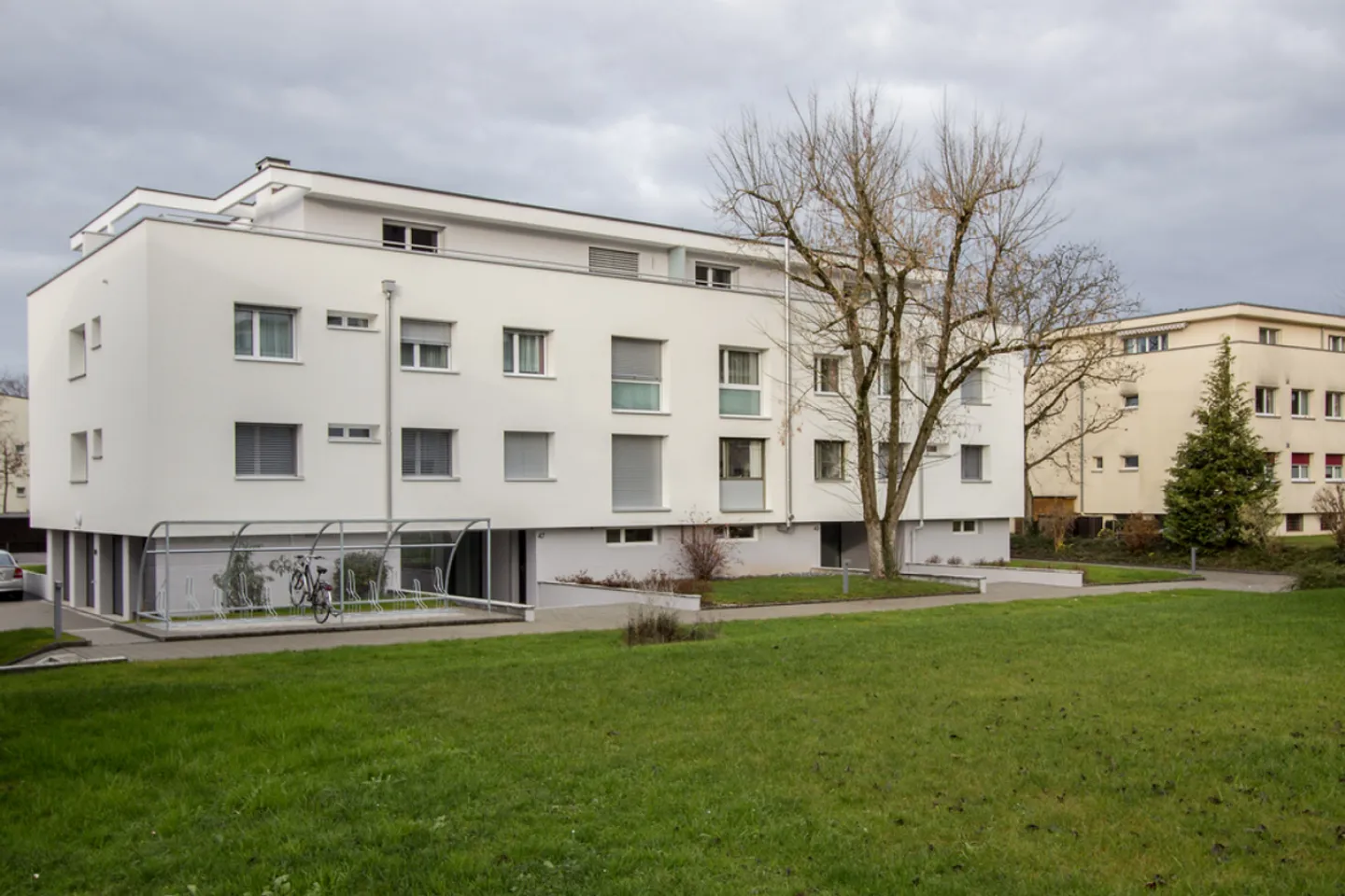 Covered scooter/motorcycle parking space for rent - Photo 3 of 3