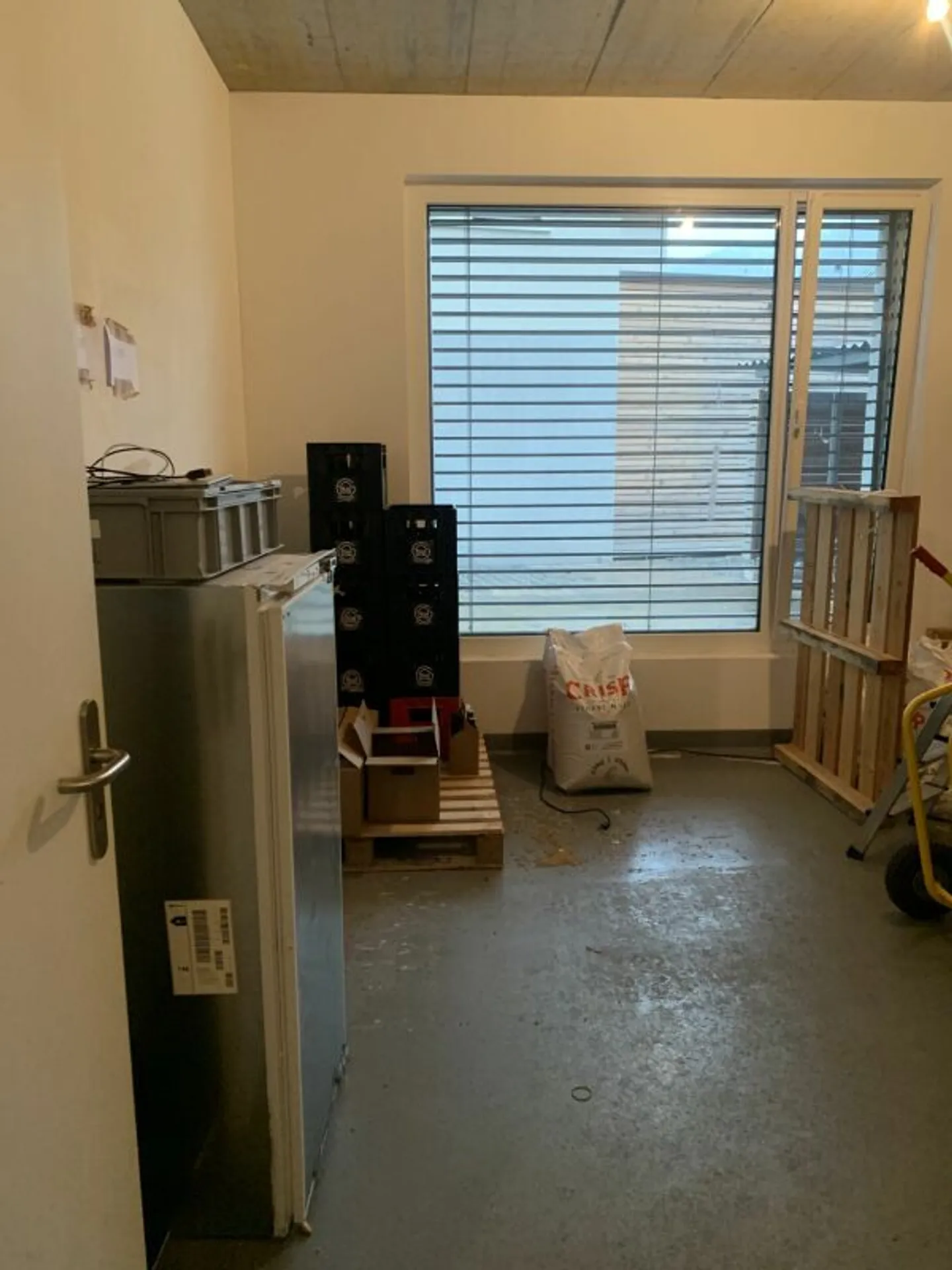 Versatile commercial space in a central location - Photo 3 of 5