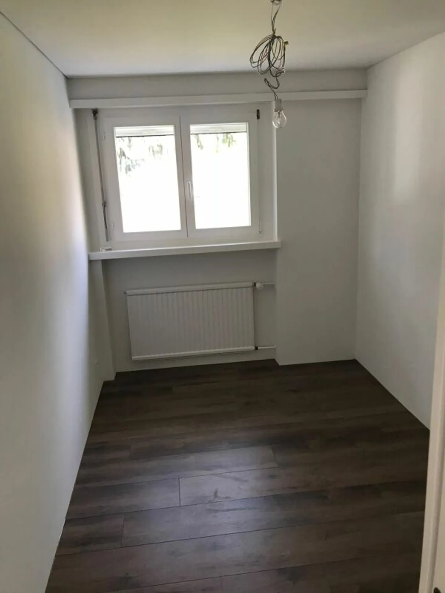 Ruhige Hanglage im Weinberg: Exklusive 4-Zimmer-Wohnung mit grosszügigem Parkangebot - Foto 7 von 10