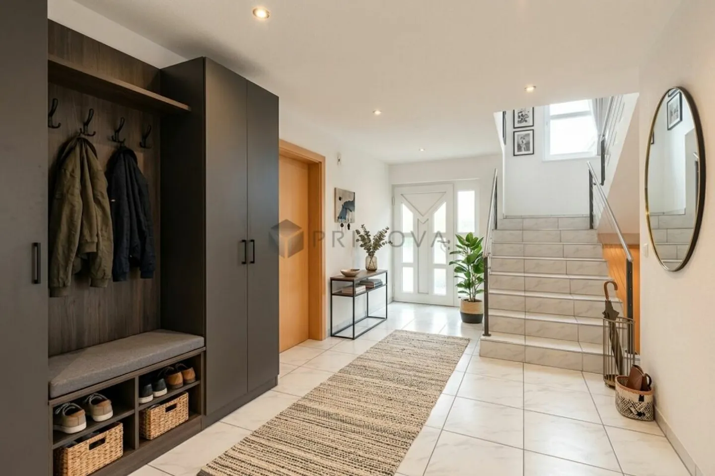 Maison individuelle spacieuse de 7,5 pièces avec sauna, jardin et six places de parking - Photo 6 sur 12