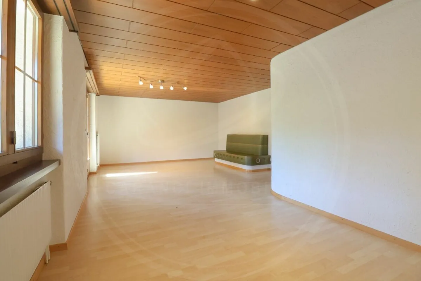 Charmantes 6½-Zimmer-Haus mit viel Platz und rustikalem Flair in Wohlenschwil - Photo 6 of 13